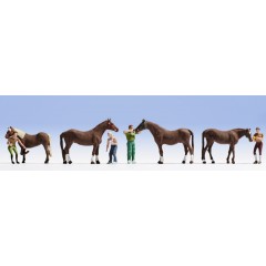 Noch 15632 4 figuren en 4 paarden 