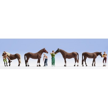 Noch 15632 4 figuren en 4 paarden 