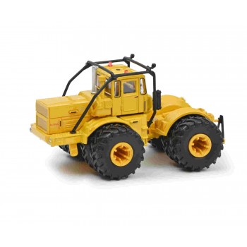 Schuco 26610 MHI Kirovets K-700 dubbellucht 1:87