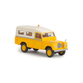 Brekina 13776 Land Rover 109 geschlossen, gelb