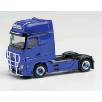 Herpa 311533003 Mercedes-Benz Actros Gigaspace Zugmaschine mit Rammschutz ultramarinblau