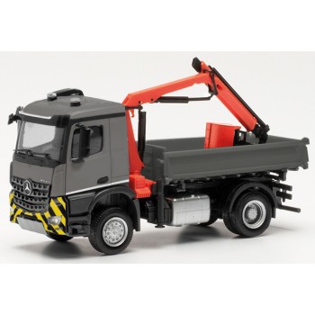 Herpa 315906 Mercedes Benz Arocs M Kipper + kraan grijs 1:87